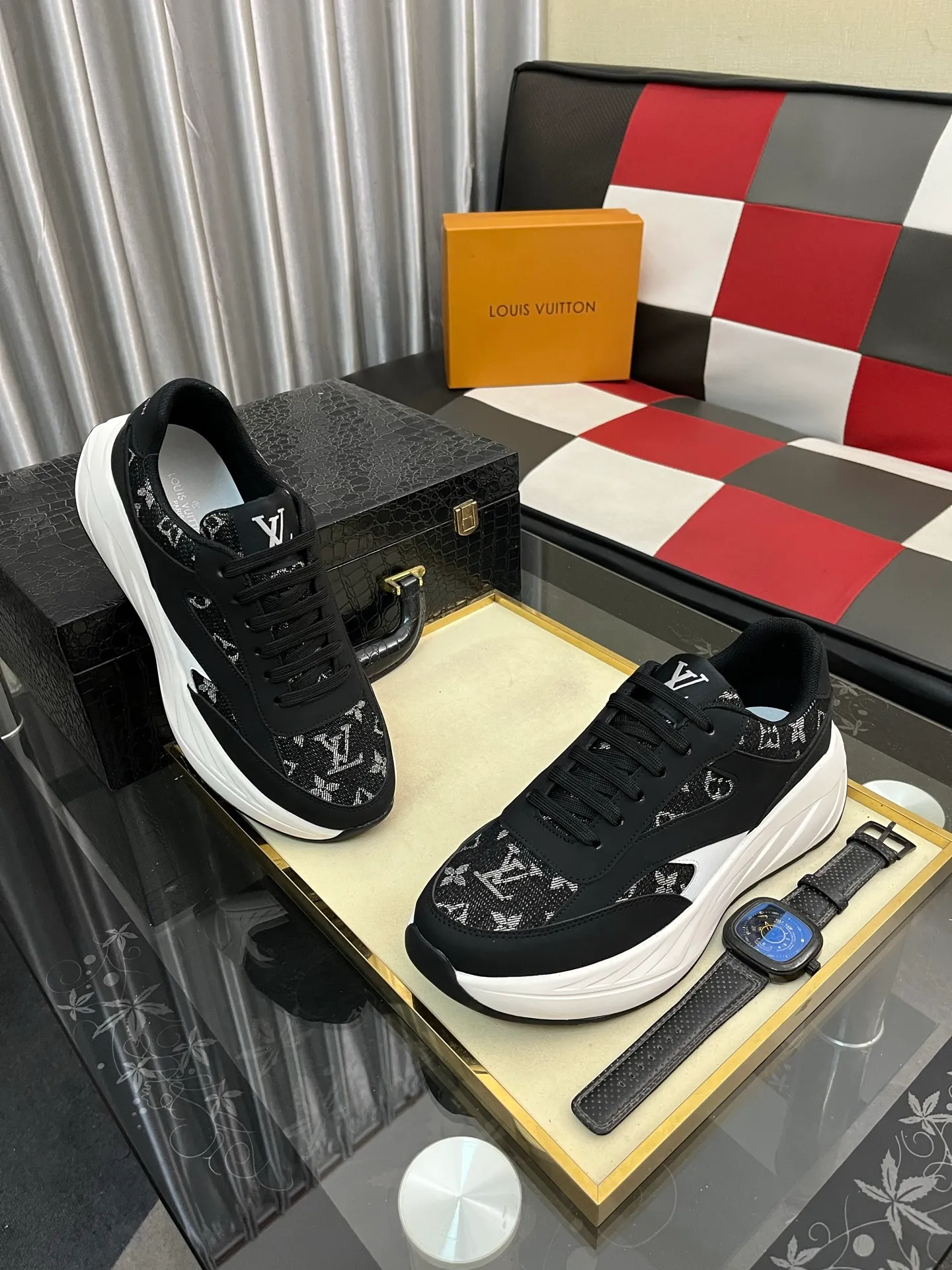 Men's shoes💰438⌚️⌚️《Louis vuitton/LV Louis Vuitton》original quality.~ Unique modern style sneakers. 🏃A must-have casual shoe for trendy men😍😍 Original brand imported from Italy, imported original leather, cowhide lining (refuses to discolor and grind feet) sole: original sole provided by the original factory, French lazy style design ⚠️Fit to the feet, original quality, super comfortable original sole. Code number: 38-442️⃣Colors available
